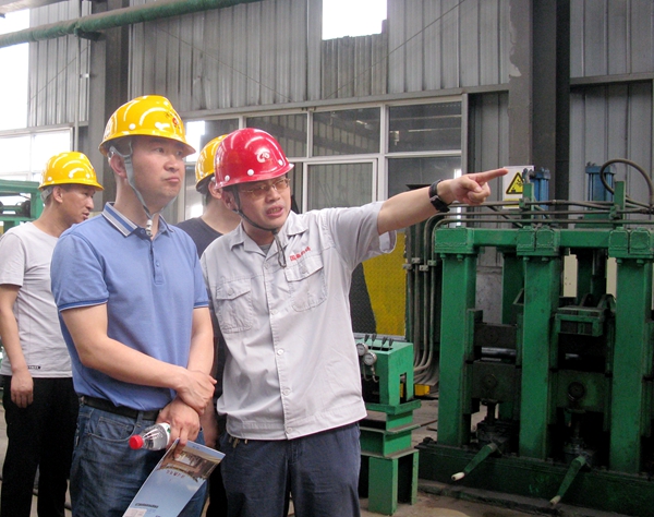 （12）2018年4月28日，濟源市環(huán)保局環(huán)境監察支隊隊長(cháng)王雪峰來(lái)公司視察_副本